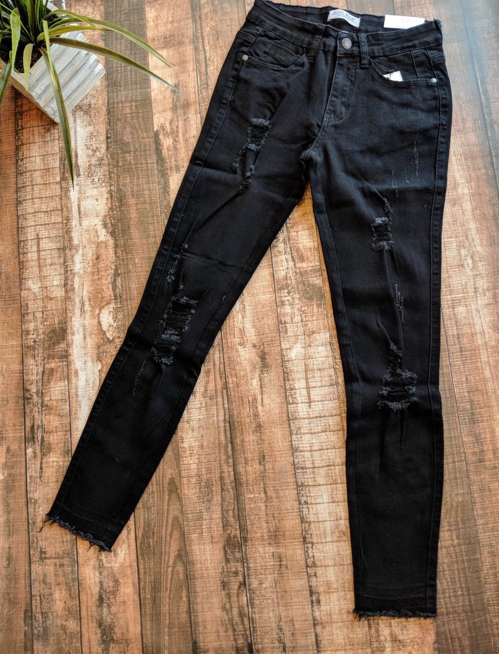 Judy blue black distressed deals jeans